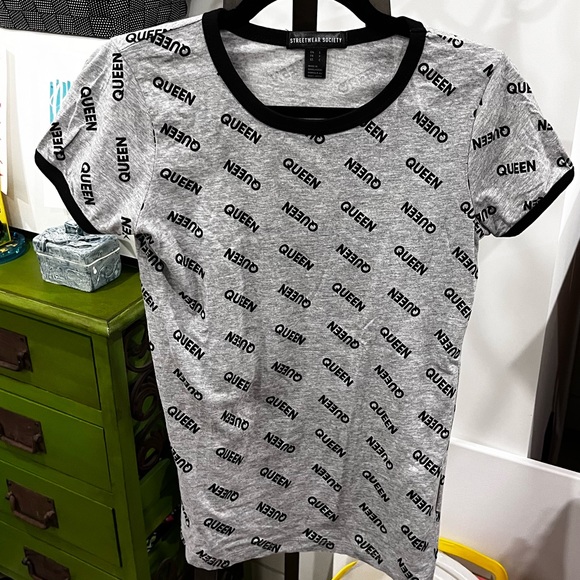 Size small street wear gray black tee - Picture 1 of 2